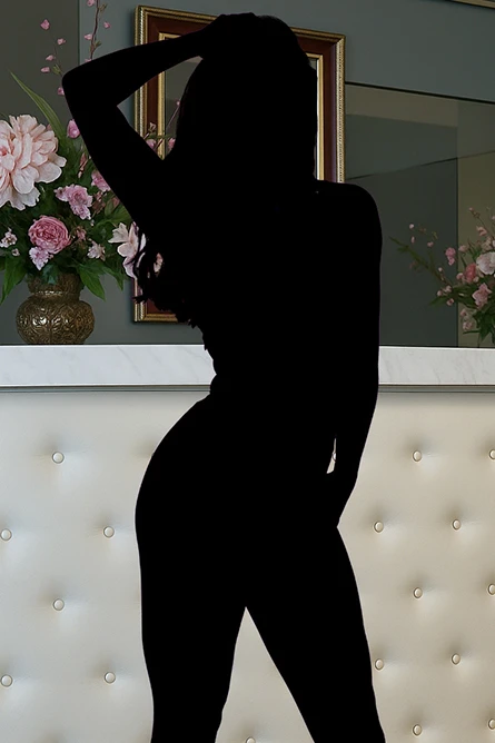 Silueta senzuala a lui Rosa, o maseuza noua la salonul de masaj erotic Mon Amour.